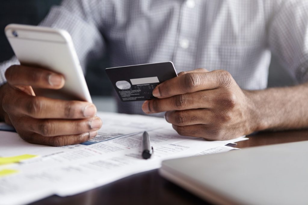 Dívida de cartão de crédito pode bloquear conta corrente